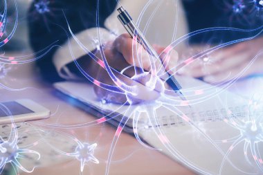 El üstünde tutulan nöron hologramı. Araştırma ve öğrenim kavramı. Çift pozlama