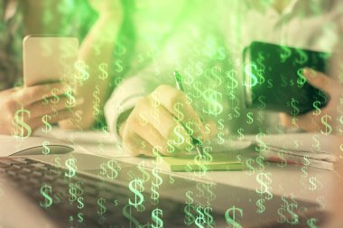 Kadın ve erkeğin birlikte çalışması ve finansal grafik hologramı. İş konsepti. Bilgisayar arkaplanı.