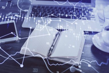 Finansal grafik çizimleri ve açık defter arkaplanı olan masalara çoklu pozlama. Önx kavramı