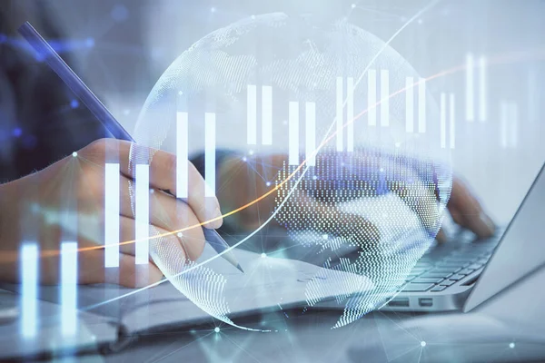 İş kadını ellerinin bilgisayar ve ön x çizelge hologramı çizimlerinde çifte pozlama. Mali analiz kavramı.