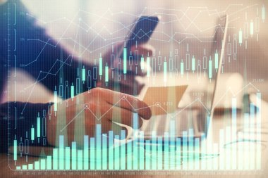Bir adamın elini tutarken ve bir telefon ve finansal grafik çizimi kullanırken çift pozlama. Analiz kavramı.