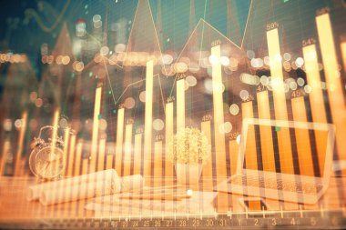 Finansal grafik renkli çizimler ve arka planda bilgisayar olan tablolar. Çifte maruziyet. Uluslararası pazarlar kavramı.