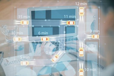 İş adamının arka planda bilgisayar üzerinde çalıştığı otomobil temalı çizim. Otomatik pilot taksi kavramı. Çoklu pozlama.