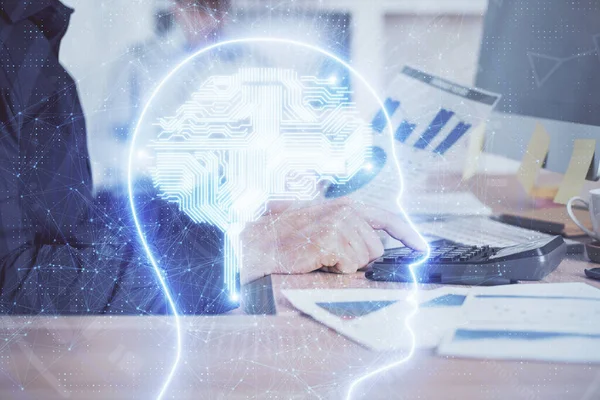 Man met computer achtergrond met hersenthema hologram. Concept van brainstorm. Dubbele blootstelling. — Stockfoto