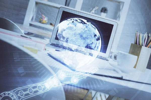 Doppia esposizione di desktop con computer e ologramma mappa del mondo. Concetto di rete dati internazionale. — Foto Stock