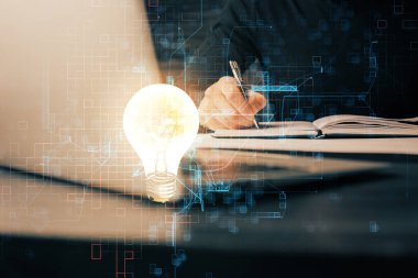 İşinizi geliştirin. Yazan adamların el altyapısı üzerine fikir ikonu. Çoklu pozlama.