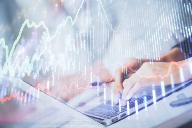 Bilgisayarda ve ön x grafik hologram çiziminde kadın eli yazarken çift pozlama. Borsa yatırım kavramı.