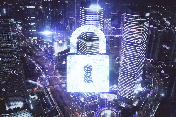 Holograma de ícone de bloqueio na vista da cidade com arranha-céus de fundo multi exposição. Conceito de segurança dos dados. — Fotografia de Stock