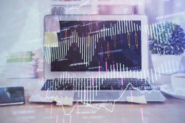 Finansal tablo çizimi ve arka planda bilgisayar olan bir tablo. Çoklu maruz kalma. Uluslararası pazarlar kavramı.