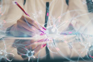 El üstünde tutulan nöron hologramı. Araştırma ve öğrenim kavramı. Çift pozlama