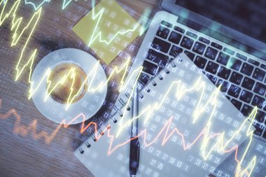 Bilgisayarla ön plan arkaplanını çizerken çift pozlama. Finansal araştırma ve analiz kavramı. Üst görünüm.