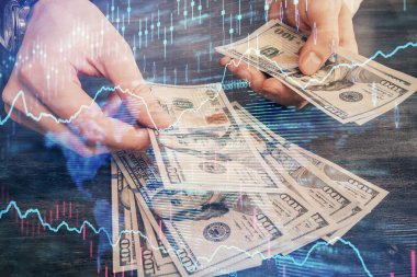 Finansal grafiğe çoklu pozlama hologram, Amerikan dolarları ve insan eli. Analiz kavramı.