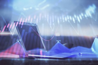 Borsa grafiği ve bilgisayar geçmişi olan tablolar. Çifte maruziyet. Mali analiz kavramı.