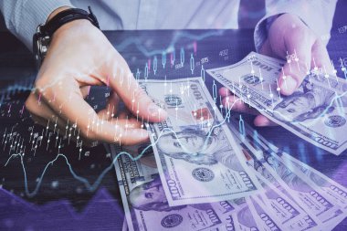 Finansal grafiğe çoklu pozlama hologram, Amerikan dolarları ve insan eli. Analiz kavramı.