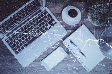 Finans piyasası grafiği ve masaüstü bilgisayarının üst görüntüsü. Çifte maruziyet. Yatırım kavramı.