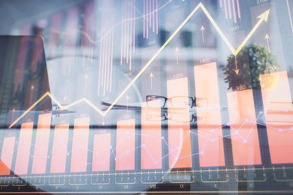 Finansal grafik çizimine ve ofis içi arka planına çifte maruz kalma. Borsa konsepti.