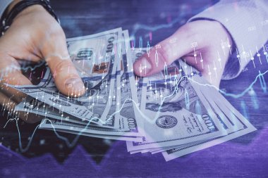 Finansal grafiğe çoklu pozlama hologram, Amerikan dolarları ve insan eli. Analiz kavramı.