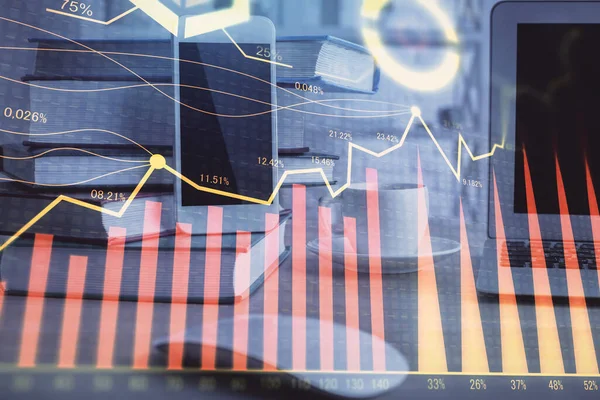 Doble exposición del dibujo gráfico financiero y el fondo del teléfono celular. Concepto de comercio de divisas — Foto de Stock