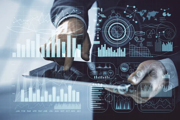 Erkeklerin el ele tutuşup dijital bir cihaz ve ön grafik çizimi kullanırken çift pozlama. Finansal piyasa kavramı. — Stok fotoğraf