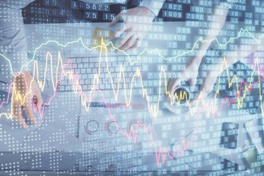 Birlikte çalışan kadın ve erkeğin çifte pozu ve finansal grafik hologramı çizimi. Pazar analizi konsepti. Bilgisayar arkaplanı. Üst Görünüm.