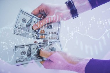 Finansal grafiğe çoklu pozlama hologram, Amerikan dolarları ve insan eli. Analiz kavramı.