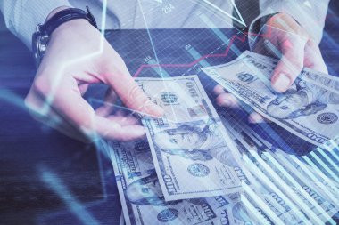Finansal grafiğe çoklu pozlama hologram, Amerikan dolarları ve insan eli. Analiz kavramı.