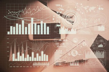 Forx grafik hologramının telefonlu masaüstü üzerinde çoklu pozlandırılması. Üst Manzara. Mobil ticaret platformu kavramı.