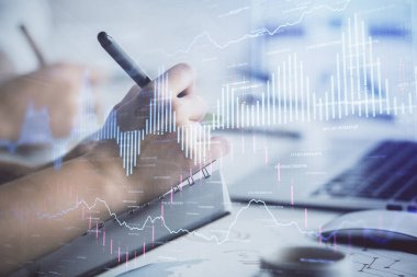 Ön x grafiğinin arka plan notları alan insanların üzerini çizerken çift pozlama. Mali analiz kavramı