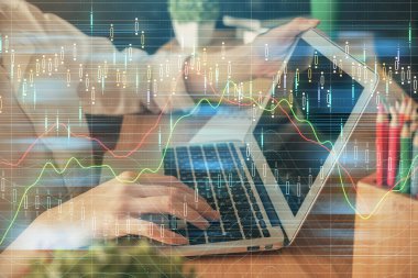 Bilgisayarda ve ön x grafik hologram çiziminde kadın eli yazarken çift pozlama. Borsa yatırım kavramı.