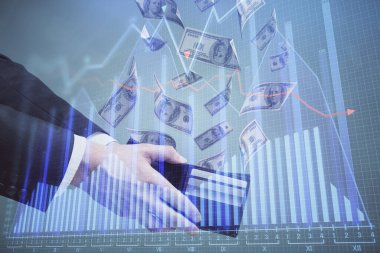 Finansal grafiğe çoklu pozlama hologram, Amerikan dolarları ve insan eli. Analiz kavramı.