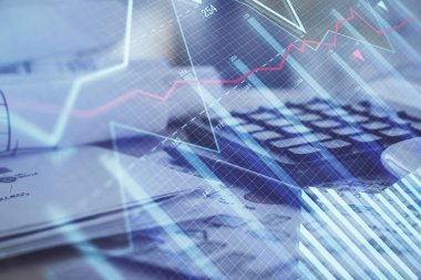 Finansal şema çizimleri ve açık defter arkaplanı olan bir masa. Önx pazarı kavramı