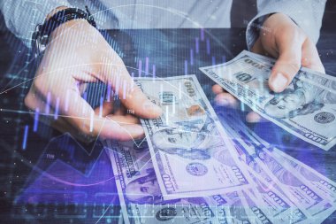 Finansal grafiğe çoklu pozlama hologram, Amerikan dolarları ve insan eli. Analiz kavramı.