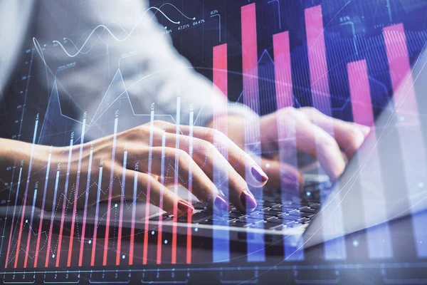 Dubbel exponering av affärskvinna händer skriva på dator och forex diagram hologram ritning. Begreppet finansiell analys. — Stockfoto