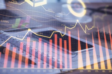 Ön plan çizimi ve cep telefonu arkaplanı çift pozlama. Mali veri analizi kavramı