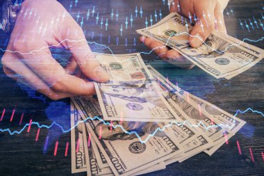 Finansal grafiğe çoklu pozlama hologram, Amerikan dolarları ve insan eli. Analiz kavramı.