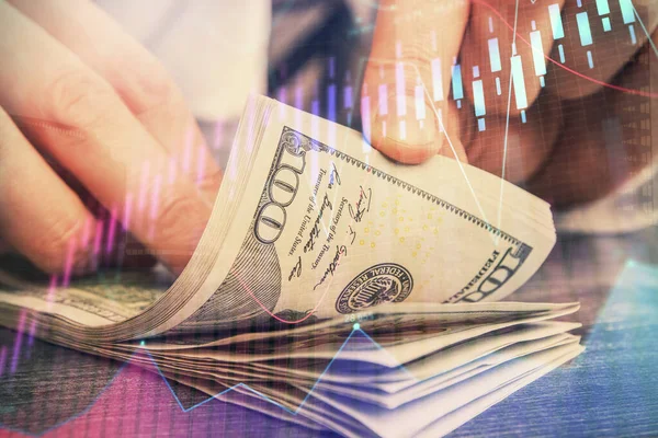 Multi blootstelling van forex grafiek tekenen hologram en Amerikaanse dollars biljetten en man handen. Technisch analyseconcept. — Stockfoto