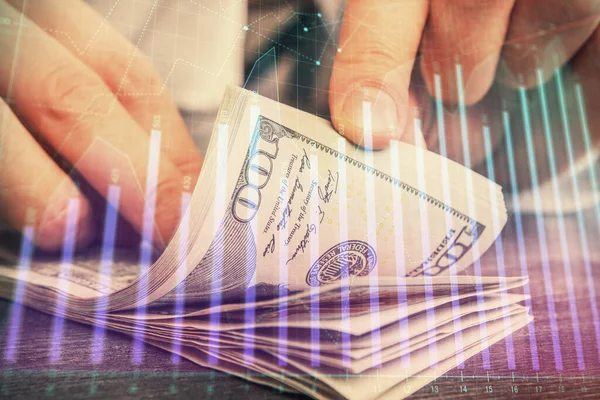 Multi blootstelling van forex grafiek tekenen hologram en Amerikaanse dollars biljetten en man handen. Technisch analyseconcept. — Stockfoto