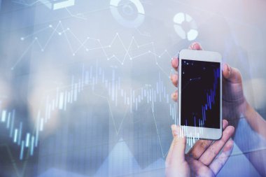 Ön x grafik çizimine çift pozlama hologram ve cep telefonu kullanan bir kadın. Borsa konsepti.