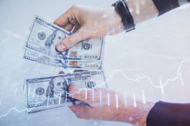 Finansal grafiğe çoklu pozlama hologram, Amerikan dolarları ve insan eli. Analiz kavramı.