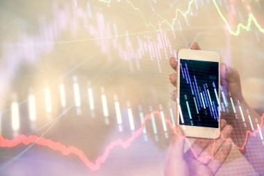 Ön x grafik çizimine çift pozlama hologram ve cep telefonu kullanan bir kadın. Borsa konsepti.