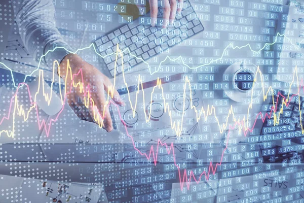 컴퓨터 키보드 와 전정 그래프 홀로그램 그림 위에서 손으로 타자를 치는 것 이 다량으로 노출되었다. 위에서 본 모습. 금융 시장의 개념. — 스톡 사진