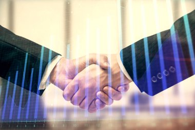 Forx grafik hologramı ve iki adamın el sıkışması. Borsa konsepti.
