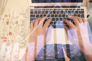 Dizüstü bilgisayar klavyesini ve ön x çizim hologramını yazarken çift pozlama. Üst Manzara. Finans piyasası kavramı.