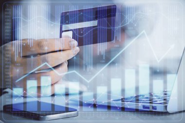 İnternetten alışveriş yapan kadının elinde kredi kartı ve mali grafik çizimi var. Borsa E-ticaret kavramı.