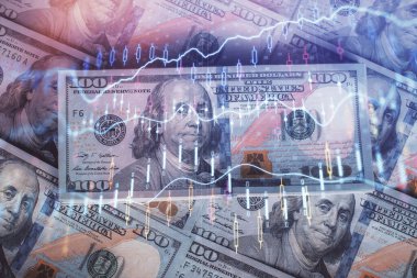Forx grafiğinin çok sayıda görüntüsü bize dolar banknotları arka planında görünüyor. Finansal başarı piyasası kavramı.