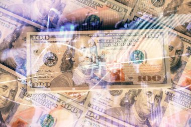 Forx grafiğinin çok sayıda görüntüsü bize dolar banknotları arka planında görünüyor. Finansal başarı piyasası kavramı.