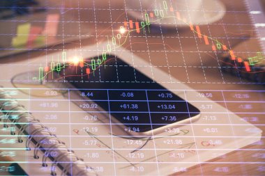 Ön plan çizimi ve cep telefonu arkaplanı çift pozlama. Mali veri analizi kavramı