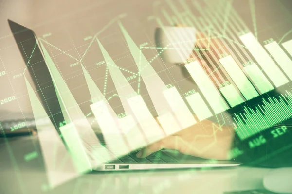 Dubbel exponering av affärskvinna händer skriva på dator och forex graf hologram ritning. Begreppet finansiell analys. — Stockfoto