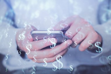 Erkeklerin el ele tutuşup dijital bir cihaz ve ön grafik çizimi kullanırken çift pozlama. Finansal piyasa kavramı.