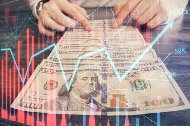 Forx grafiği, hologram, Amerikan dolarları ve insan eli çizimleri. Teknik Analiz kavramı.